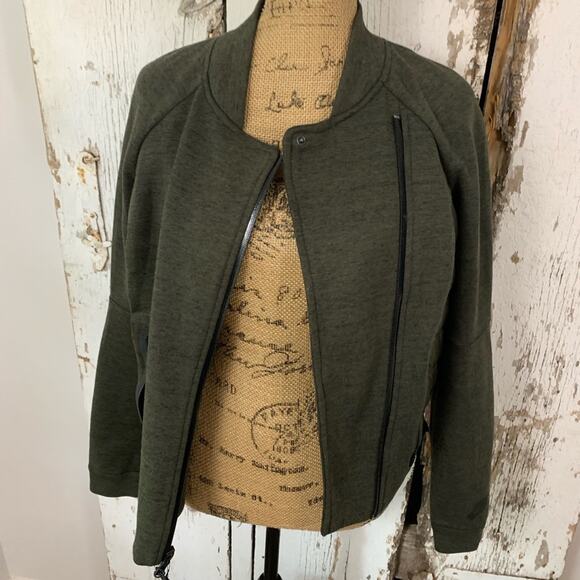 Rare Womens NIKE AEROLOFT TECH FLEECE MOTO JACKET green puffer crop jacket - Picture 3 of 7